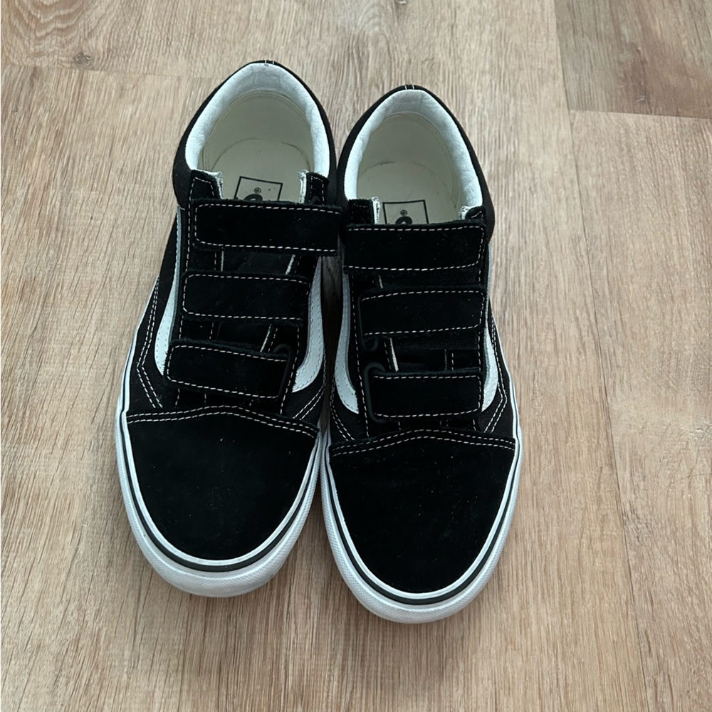 Van’s Old Skool Velcro Suede Sneakers Women’s 9 = Men’s 7.5